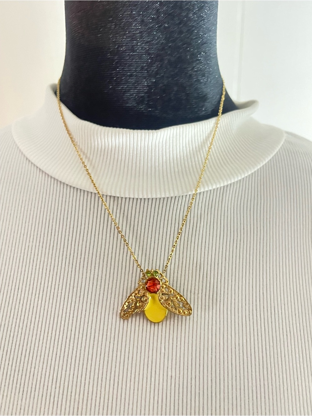 Gold tone Bee Pendant Necklace  Yellow Enamel & pink Crystal with green eyes.